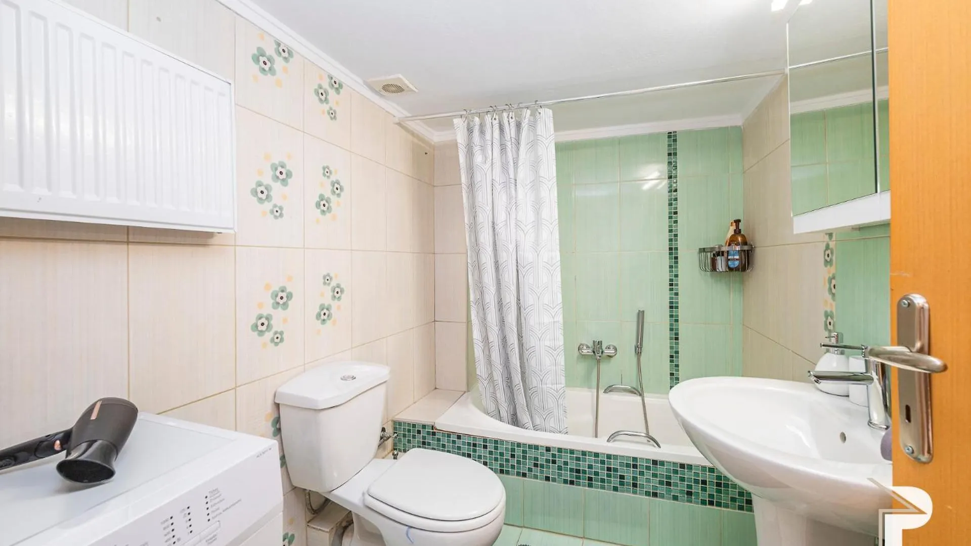 P Deluxe Suites A4 Неа-Миханиона